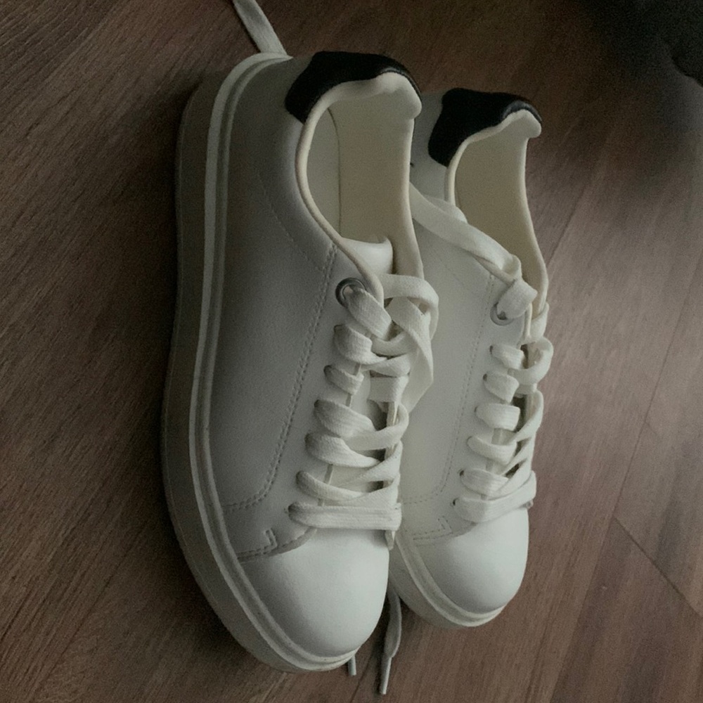 Steve Madden Charlie White Women Size 9.5